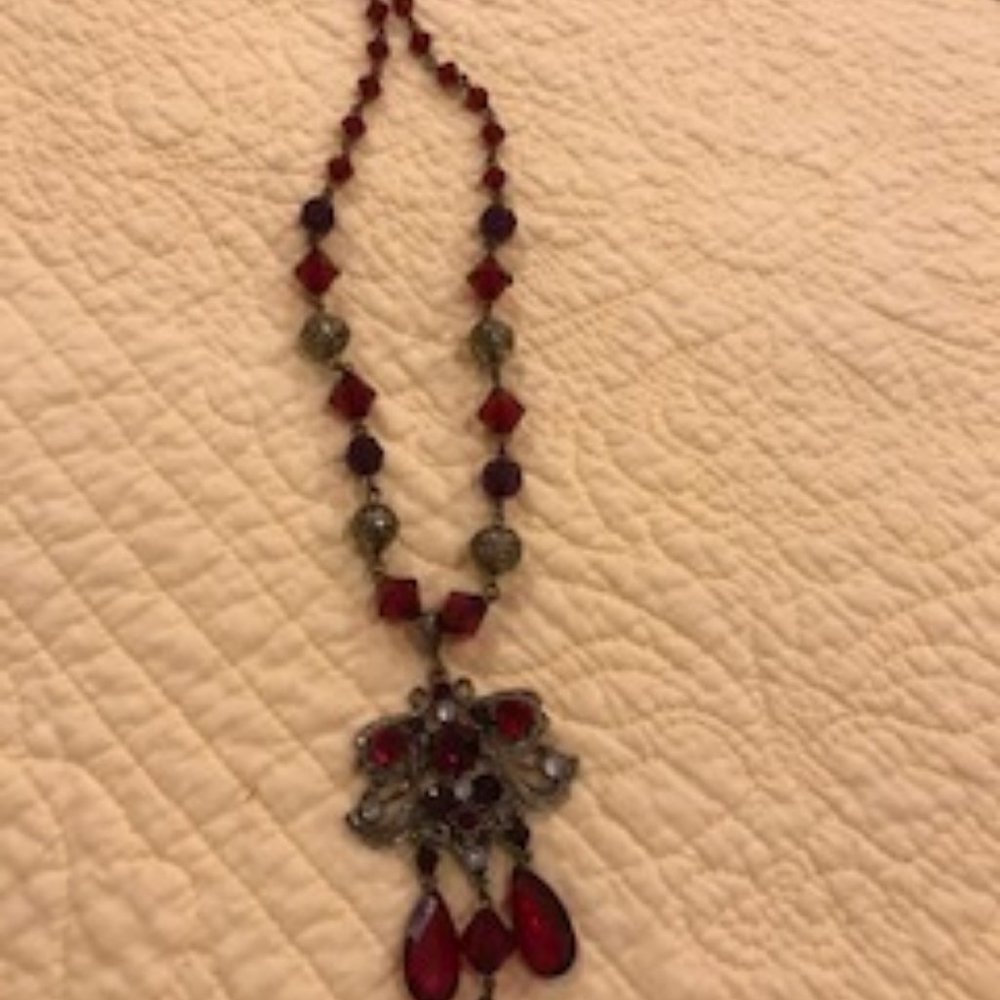 NWOT Vintage look red Necklace